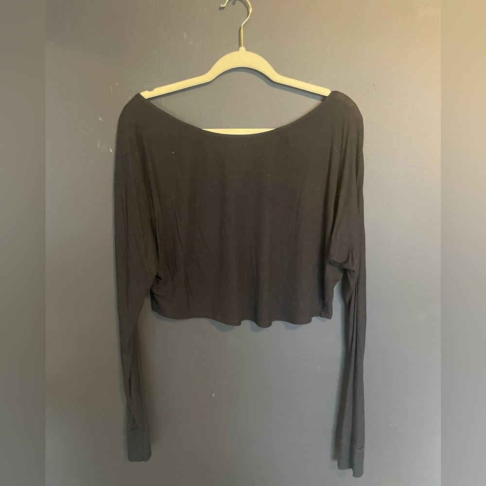 black crewneck crop top